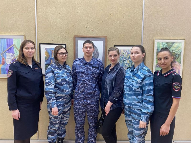 Молодые сотрудники МО МВД России «Биробиджанский» посетили выставку «Время молодых»